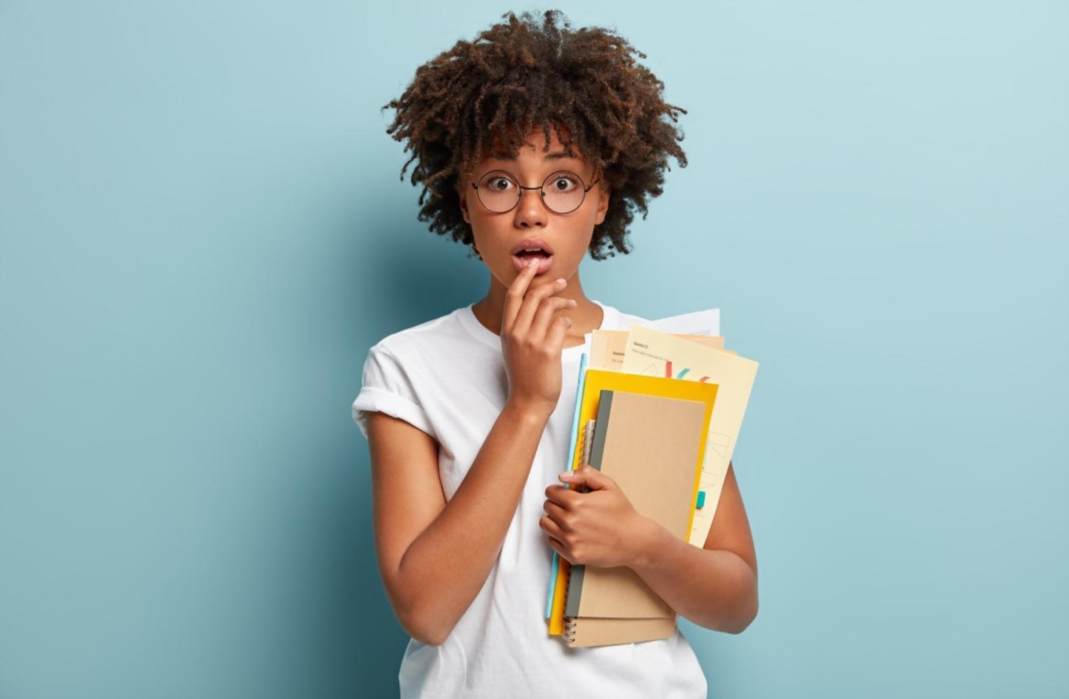 Espace de travail moderne avec analyse de données financières